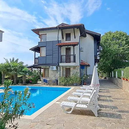 וילה Sani Village סוזופול